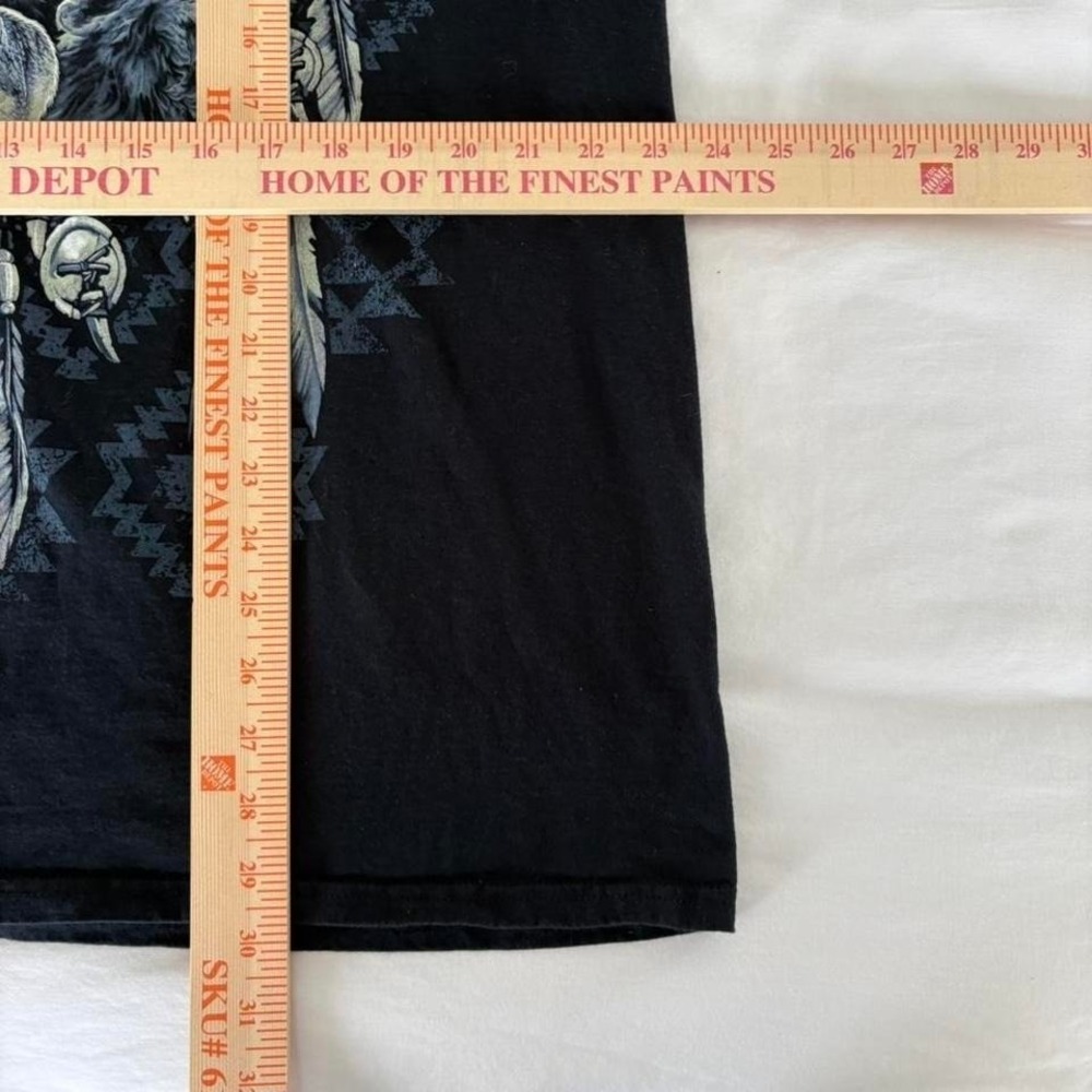 Wolves and Native American Necklace animal graphic tee - Picture 4 of 5